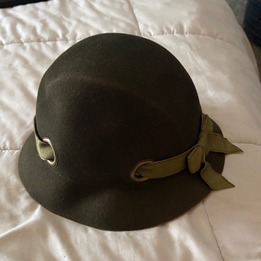 Liz Claiborne Dark Green Cloche Hat with Bow